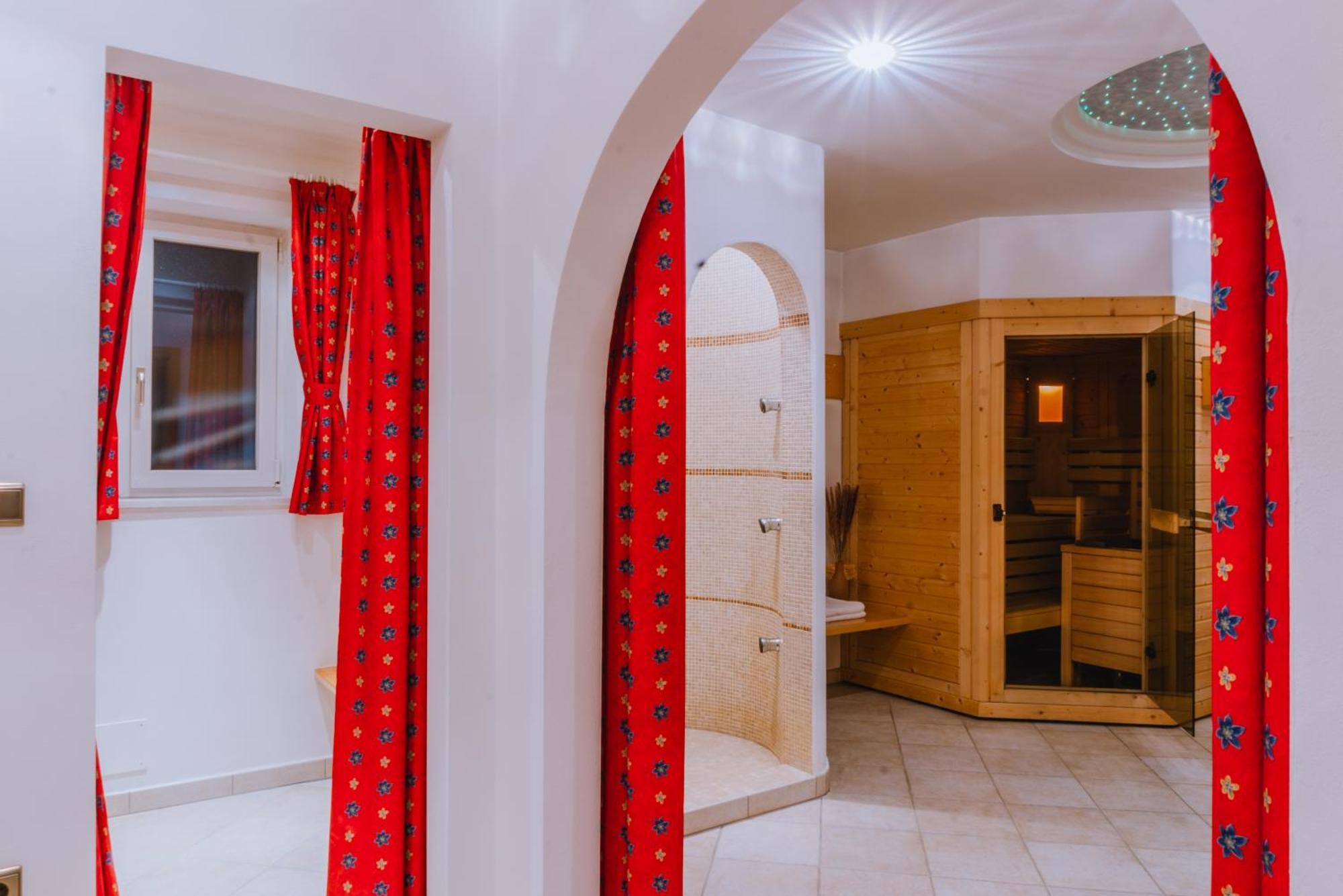 Garni Hotel Belalp Santa Cristina Val Gardena Exterior photo